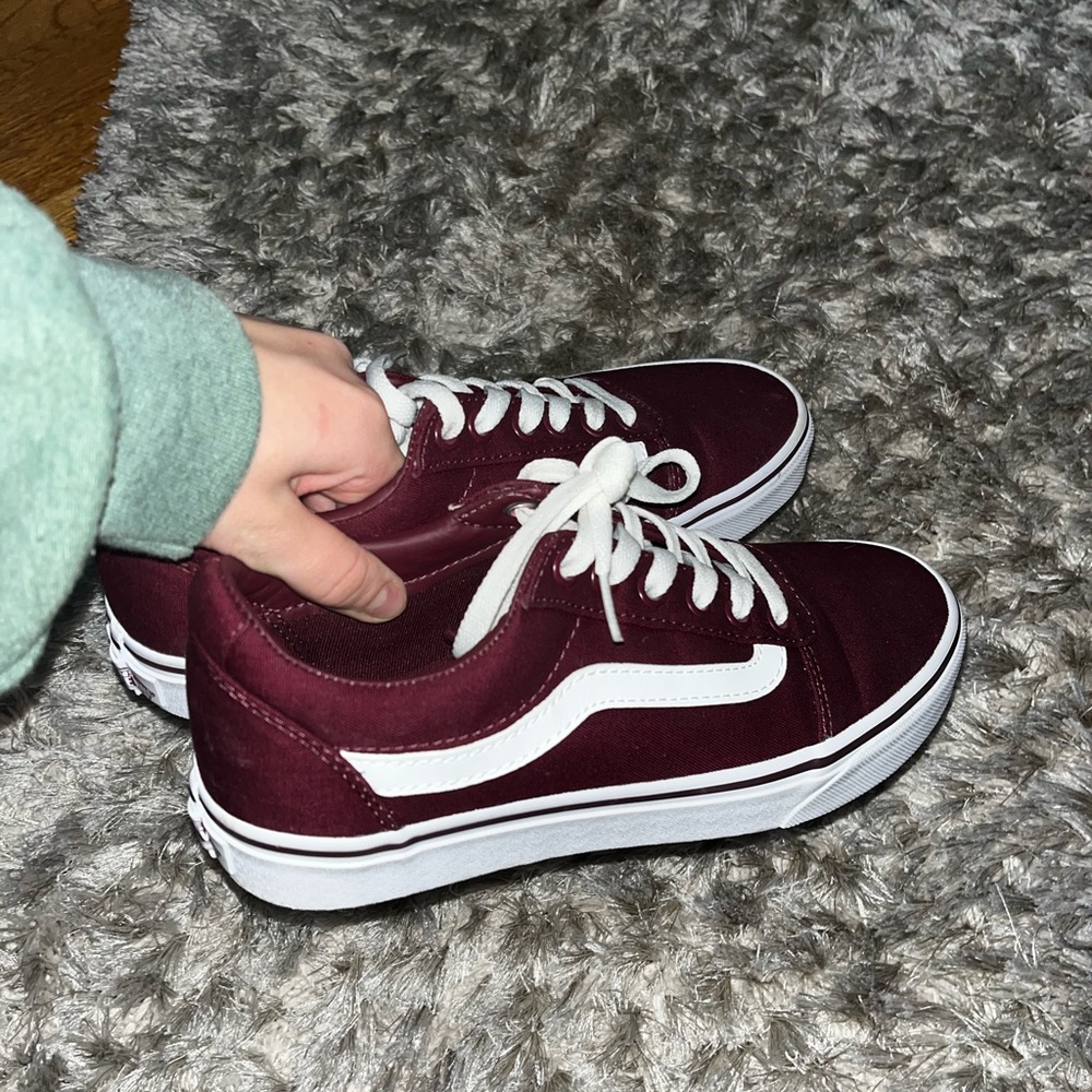 size 8 maroon vans never worn